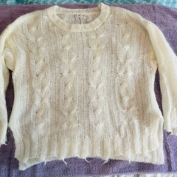 Delicate white cable knit sweater - Picture 4 of 10